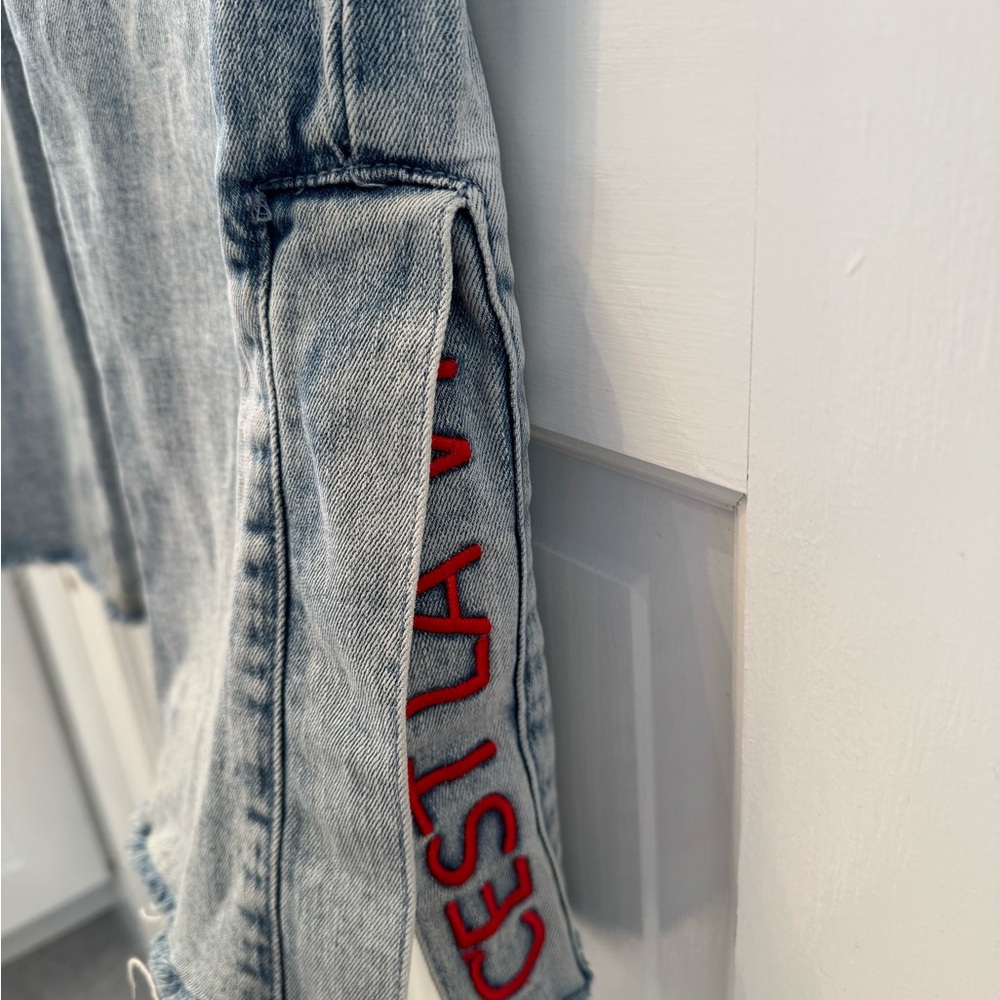Akira rare cest la vie jeans. Light wash fringed hem
Like new - Picture 6 of 13